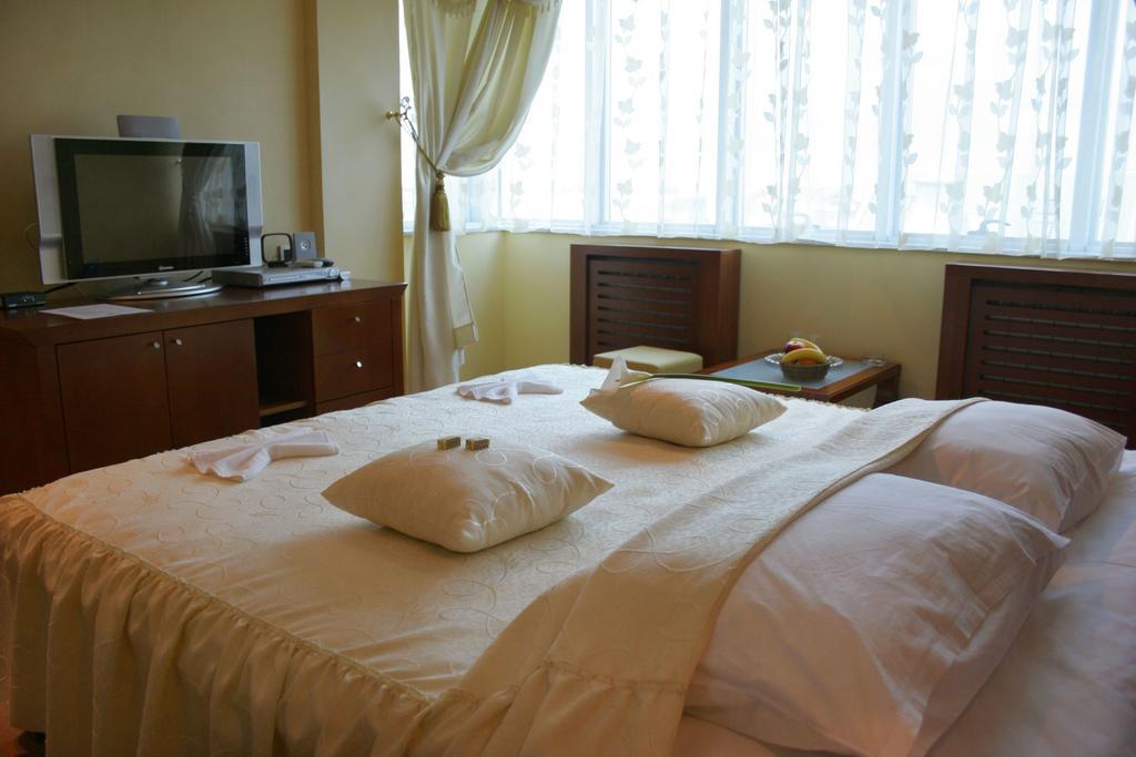 Panorama City Inn スレムスキ・カルロヴツィ エクステリア 写真