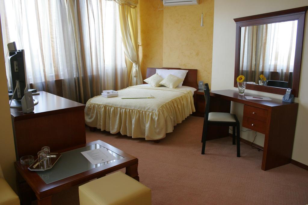 Panorama City Inn スレムスキ・カルロヴツィ エクステリア 写真