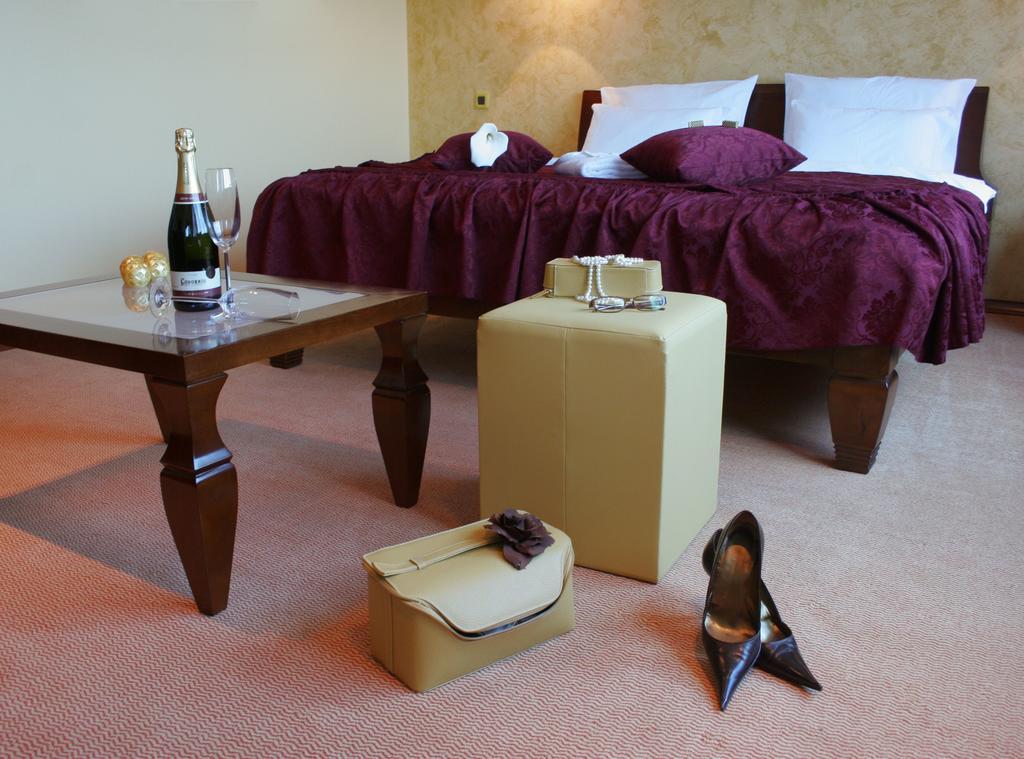 Panorama City Inn スレムスキ・カルロヴツィ エクステリア 写真